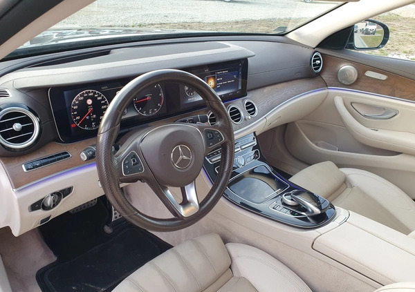Mercedes-Benz Klasa E cena 139999 przebieg: 248000, rok produkcji 2017 z Biała małe 667